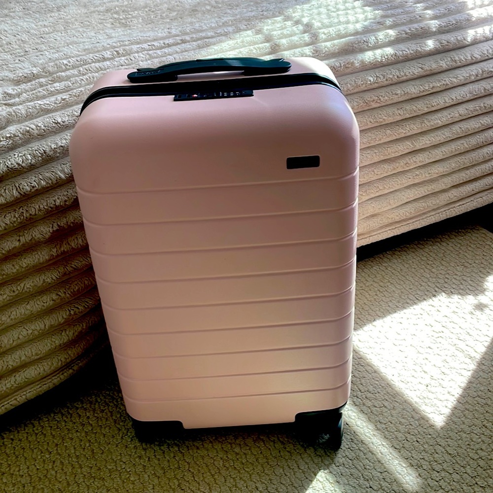 AWAY Light Pink Carry On Suitcase + 3 Packing Cubes